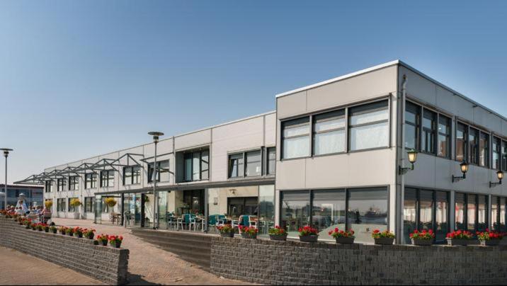 Hotel De Boegschroef Delfzijl Exterior photo
